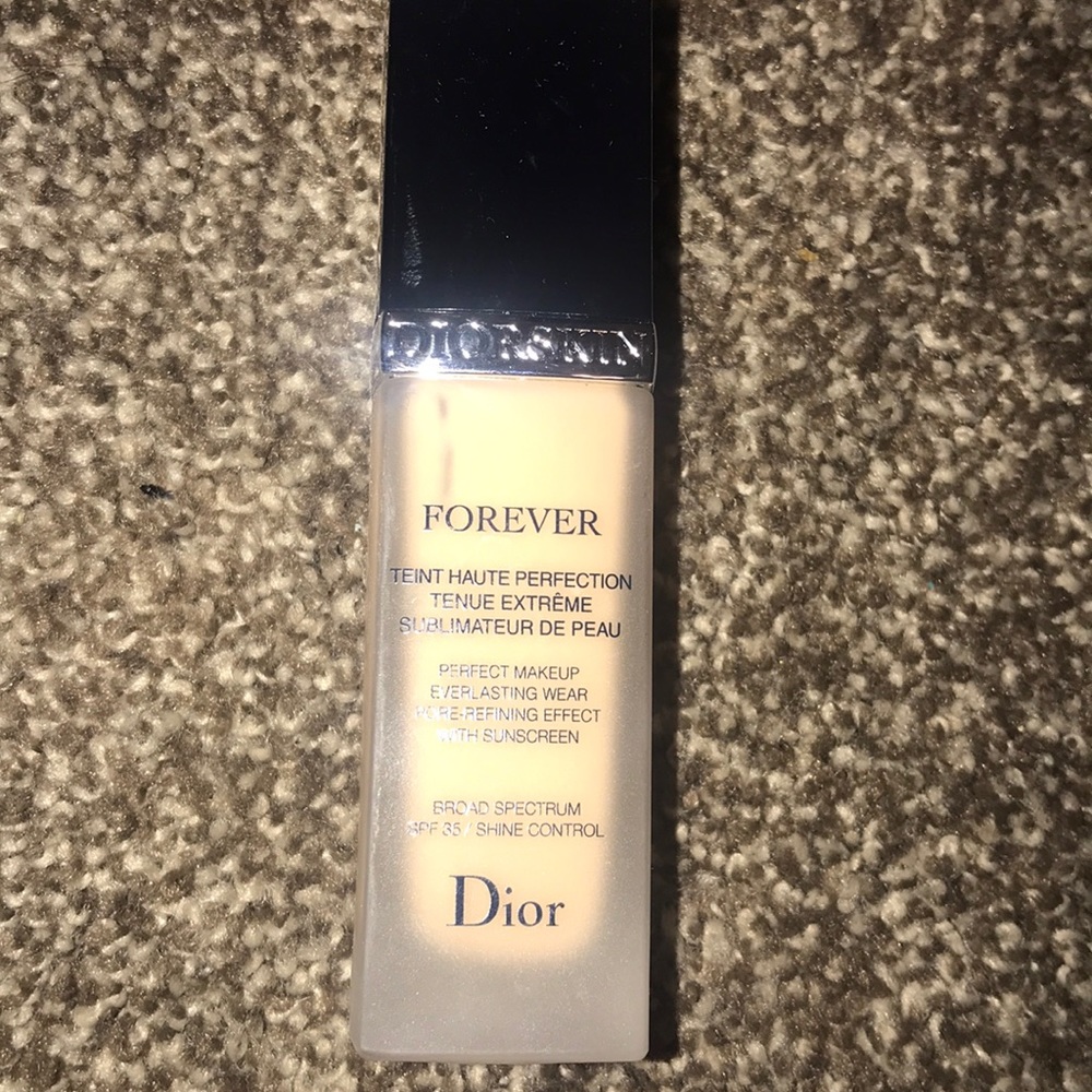 Dior fountain
